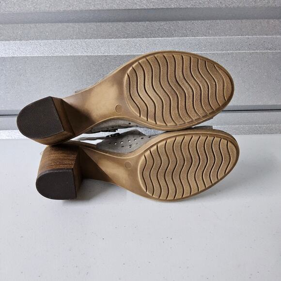 Sophia Milano Heels Womens Size 9 Gray Perforated Suede Peep Toe Sandals - Picture 7 of 9